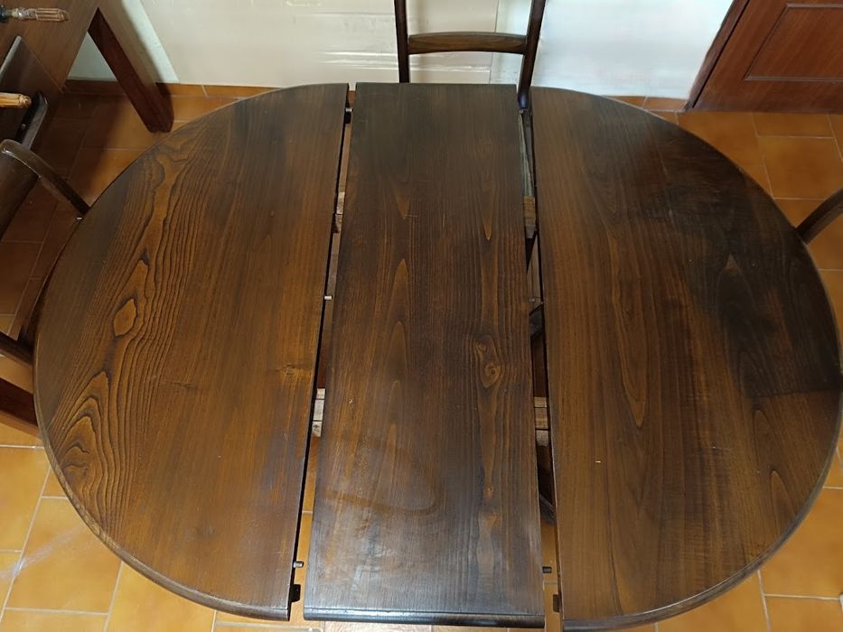 Mesa de Jantar Redonda Extensível em Madeira Maciça + 4 Cadeiras