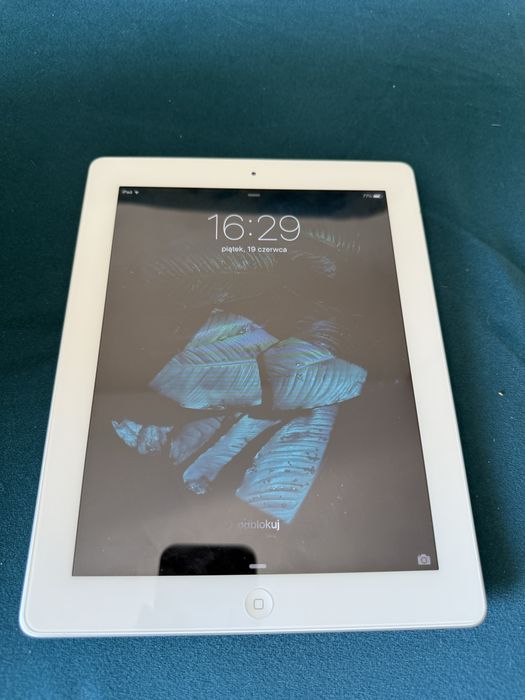 Apple ipad z ładowarką