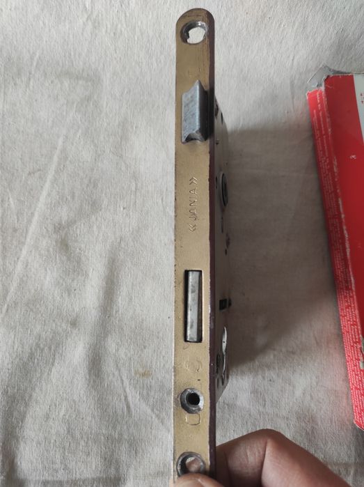 Zamek do drzwi wpuszczany Jania 90/50