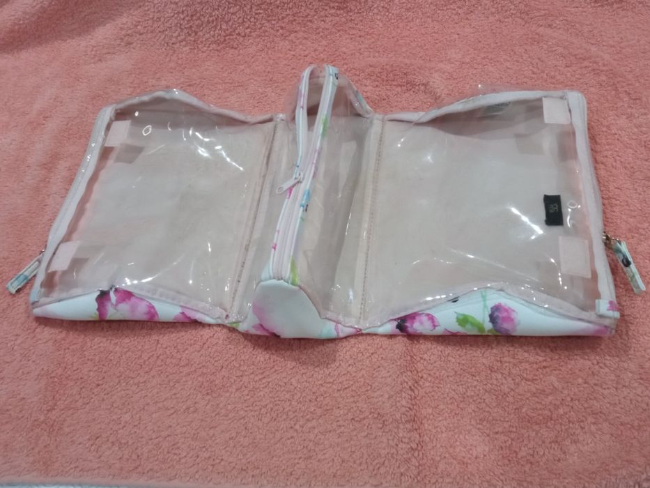 Organizador de maquilhagem, esteja ou não em viagem - 3 compartimentos