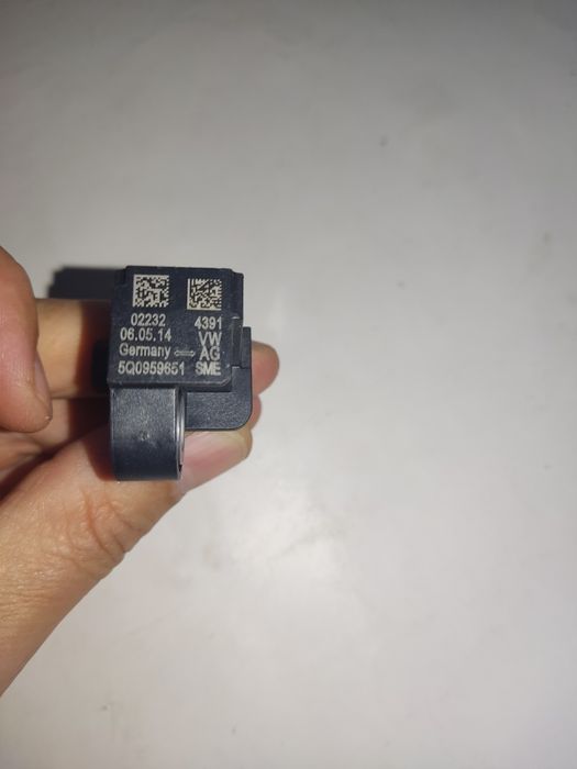 Датчик удару до VW E-Golf  Audi Skoda 5Q0959651
