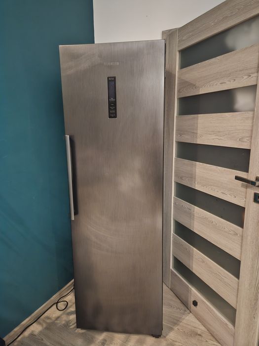 Lodówka z 2023 r, chłodziarka 
CHLODZ. SAMSUNG 
CHLODZ. SAMSUNG RR39M7