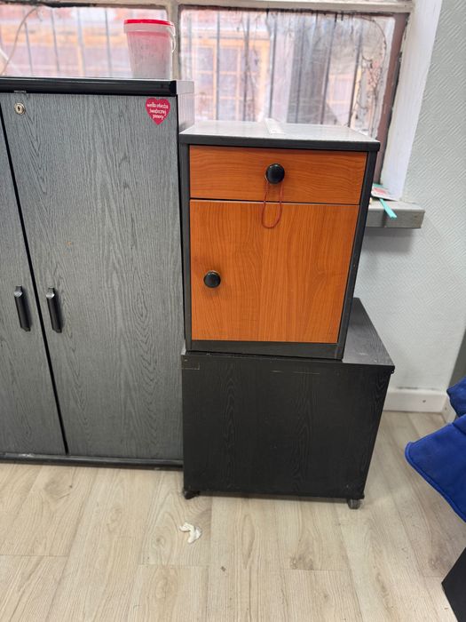 Komplet mebli biurowych