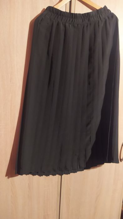 Długa czarna spódnica plisowana rozm. 14 L- xl