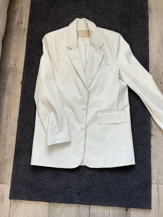 Новый стильный белый пиджак TRG Titomir (экокожа) – Размер M/38