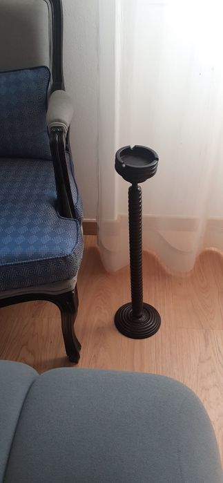 Vendo cinzeiro de  pé
