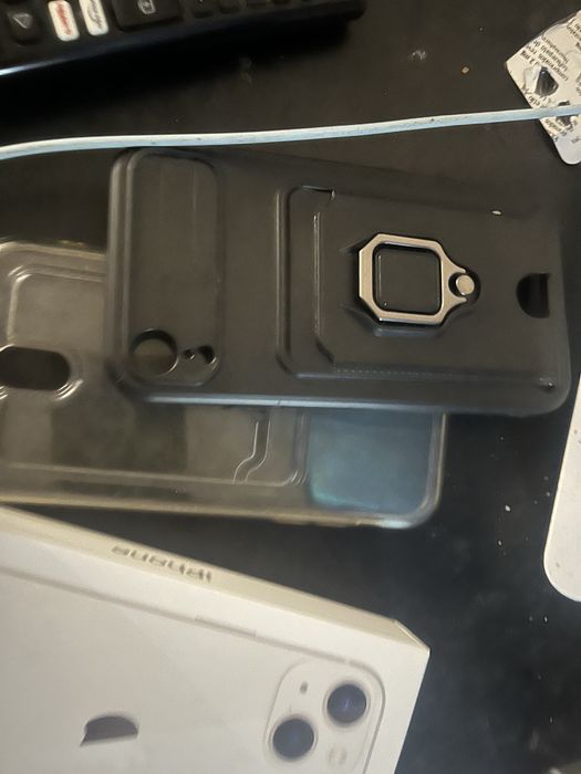 Iphone XR com caixa do 13 ( sem carregador ou cabo)