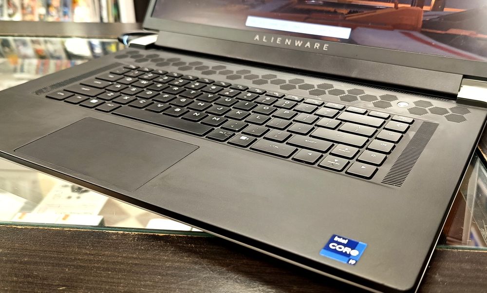 Uszkodzony Dell Alienaare X17 R2 Intel i9 32GB SSD 2TB RTX3080Ti Win11