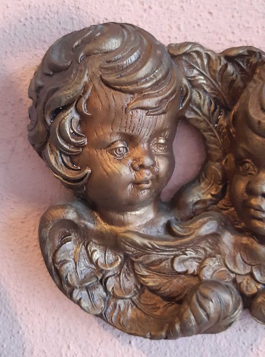 Antiga e belíssima Escultura de pendurar