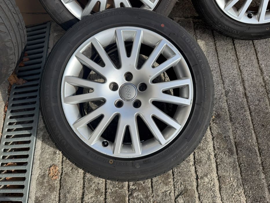 Pneus com jante 17”