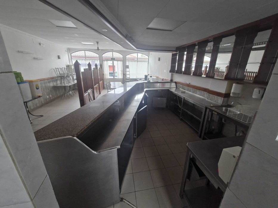 ARRENDA-SE Café Snack Bar