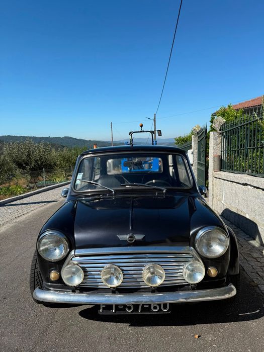 Carro clássico Mini 1000
