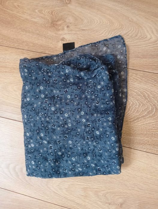 Apaszka w kwiatki firmy Primark