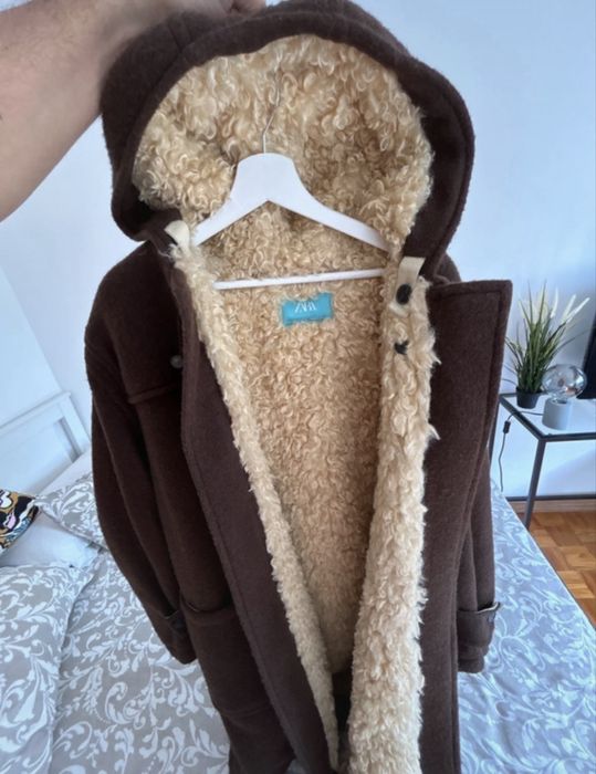 Sobretudo ZARA chocolate com pelúcia - Tamanho M (como novo)