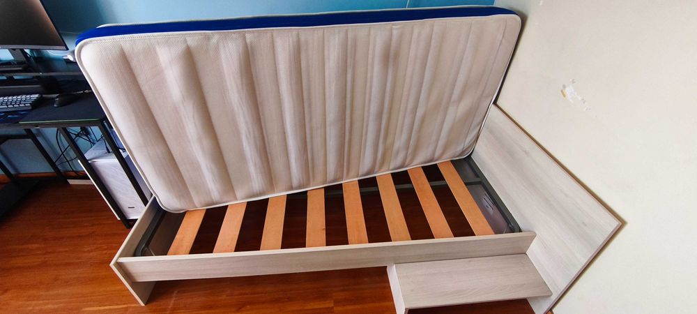 Cama de criança com gaveta