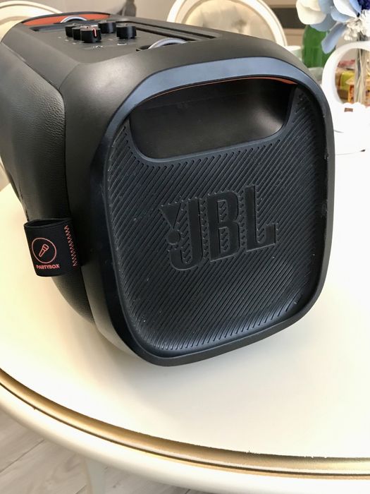 JBL PartyBox - On-The-Go, хороший стан