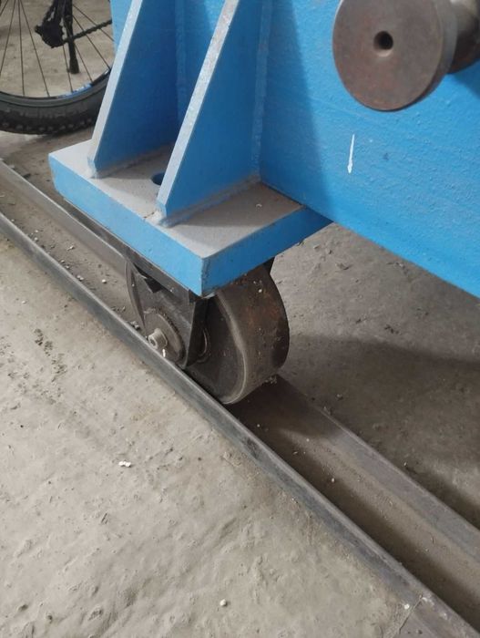 розмотувач рулонів металу