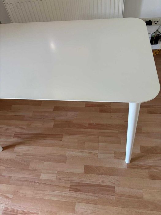 Stół do jadalni Jysk biały