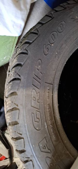 шини Goodyear 215/65 R16  шипи