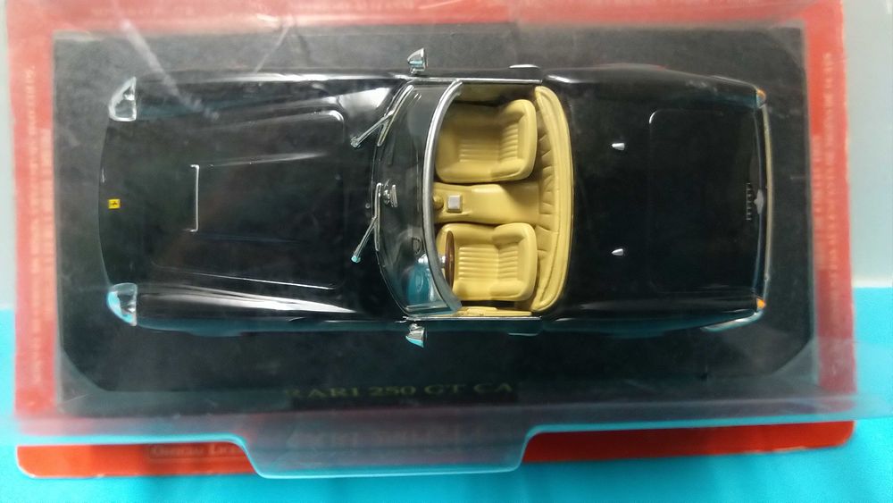 Ferrari 250 GT California (1957) - Miniatura IXO/Altaya à escala 1/43