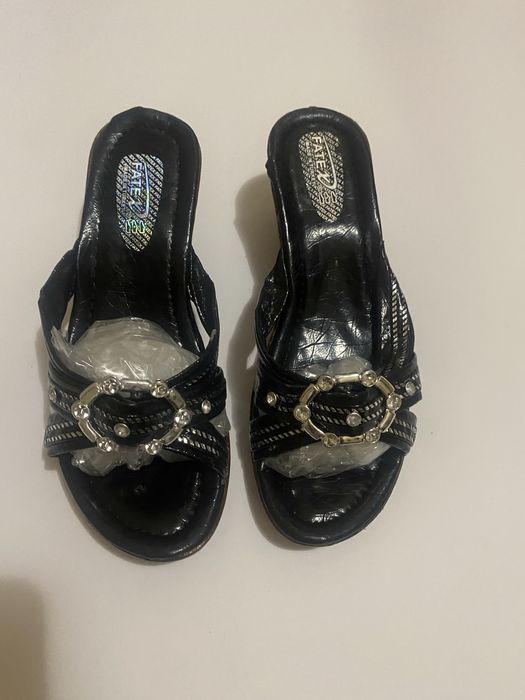 Жіночі шльопанці на літо