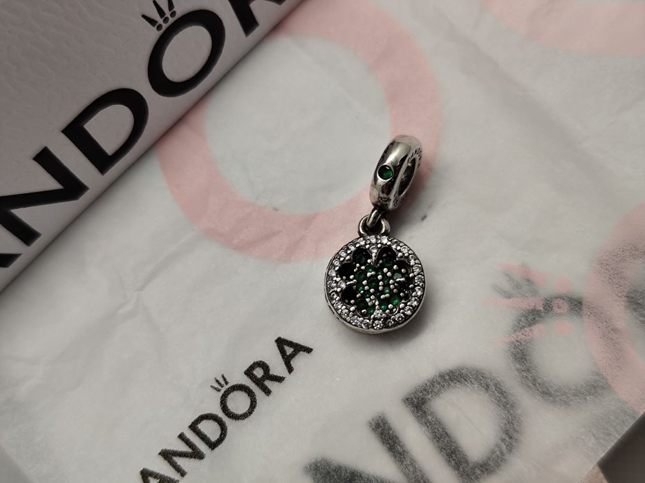 Pendente trevo da Pandora