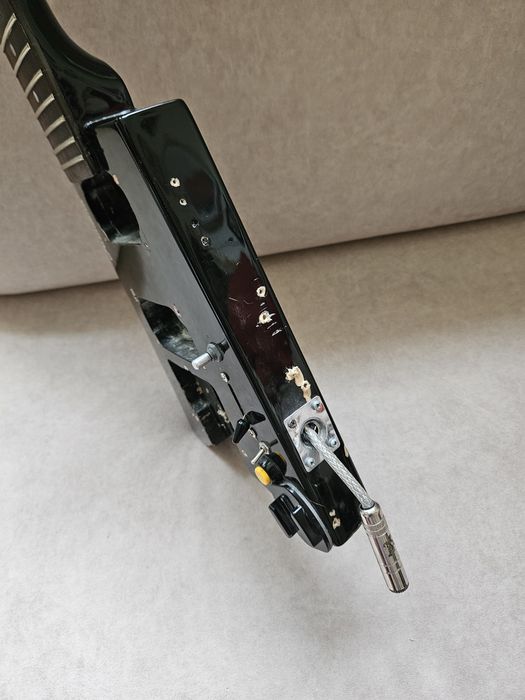 Traveler Guitar Pasadena Headless