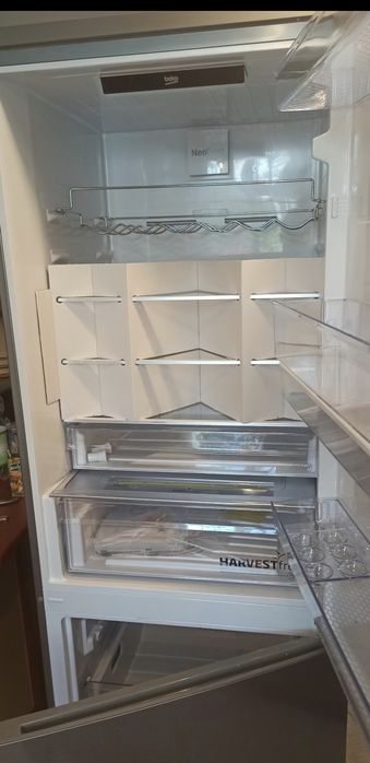 Lodówka BEKO 70cm, dyspenser do wody.
