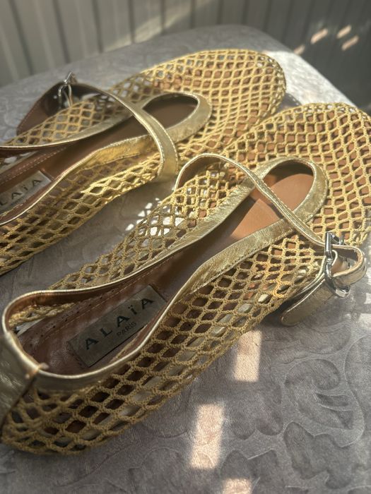 ALAIA  балетки  сетка бежевые золото