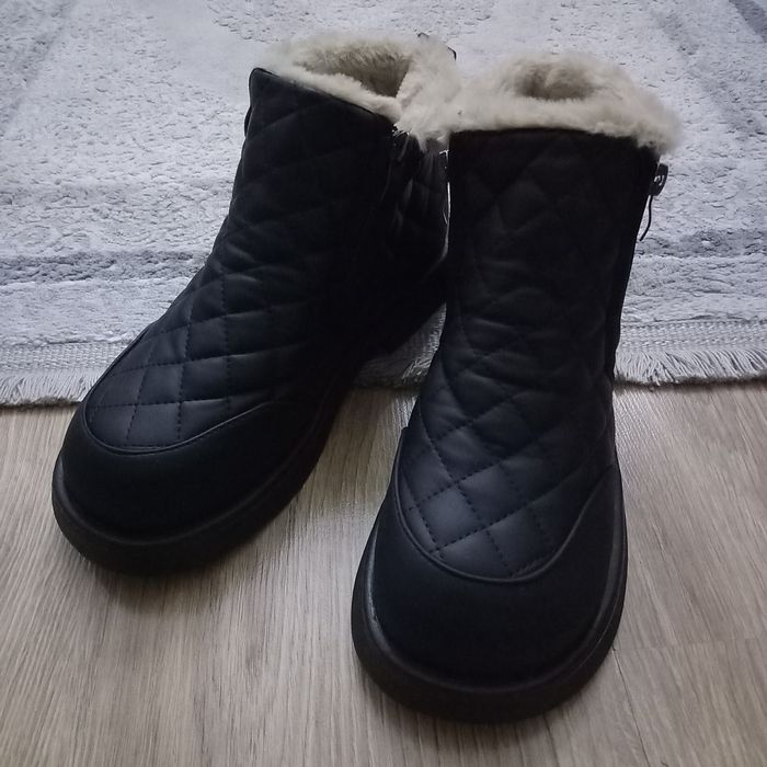 Тепленькі черевички для дівчинки