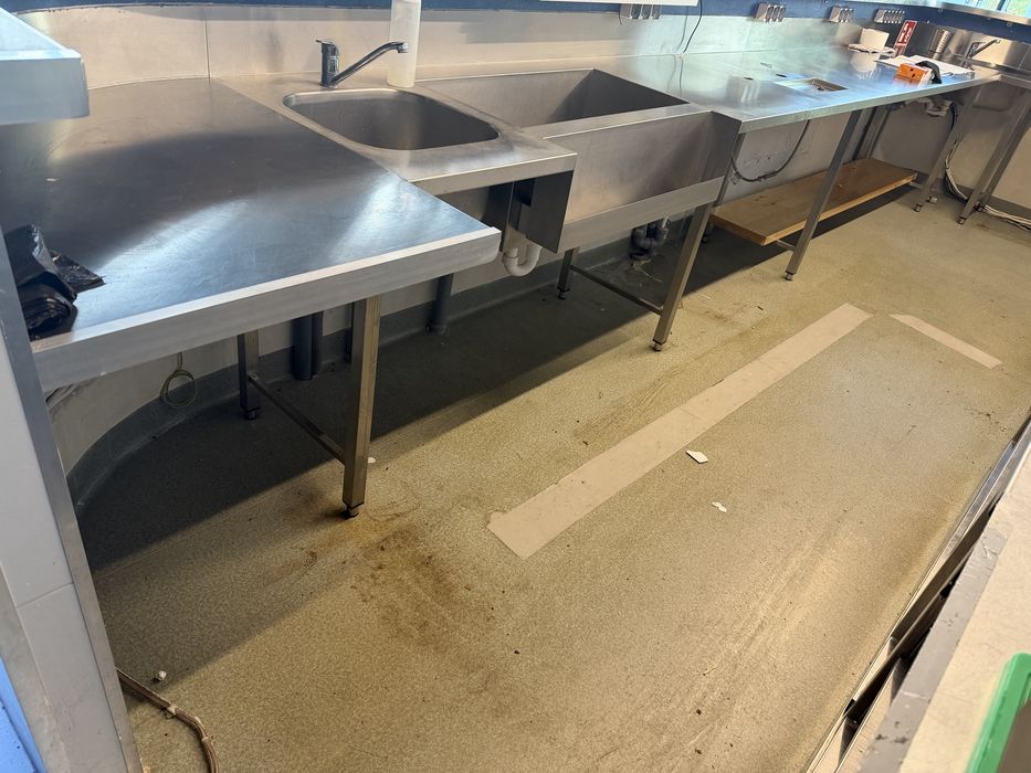 Meble ze stali nierdzewnej wyposażenie gastronomiczne