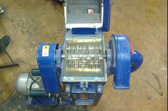 Кормоподрібнювач січкарня ДТЗ КР-20С для мініферми