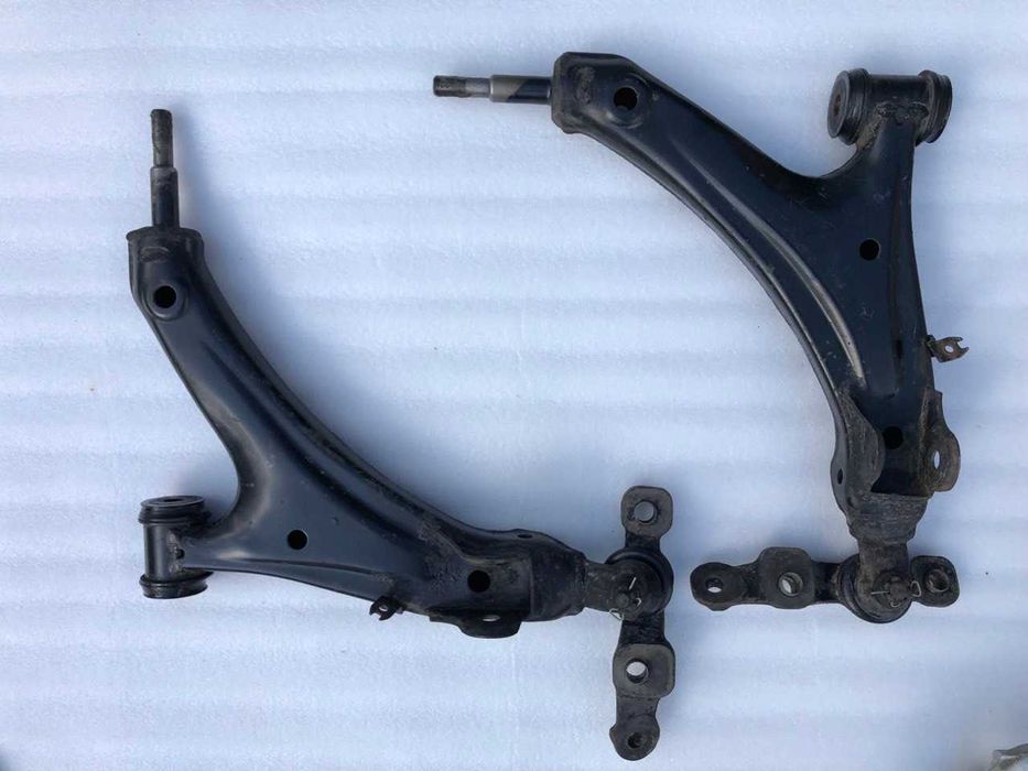 Продам передний правый нижний рычаг lexus LS430, 48620-50050