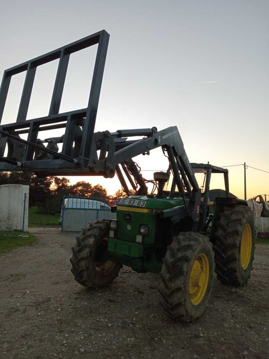 John deere 2140 90 cavalos com carregador