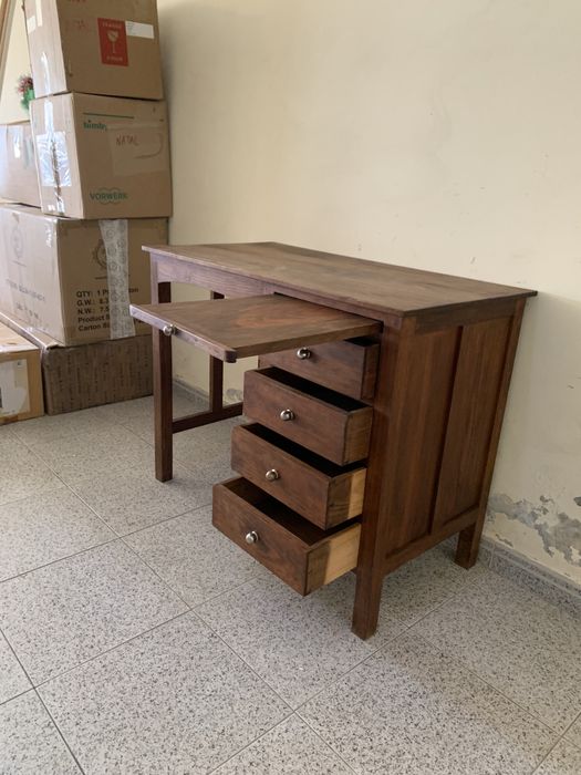 Secretária de madeira + cadeira