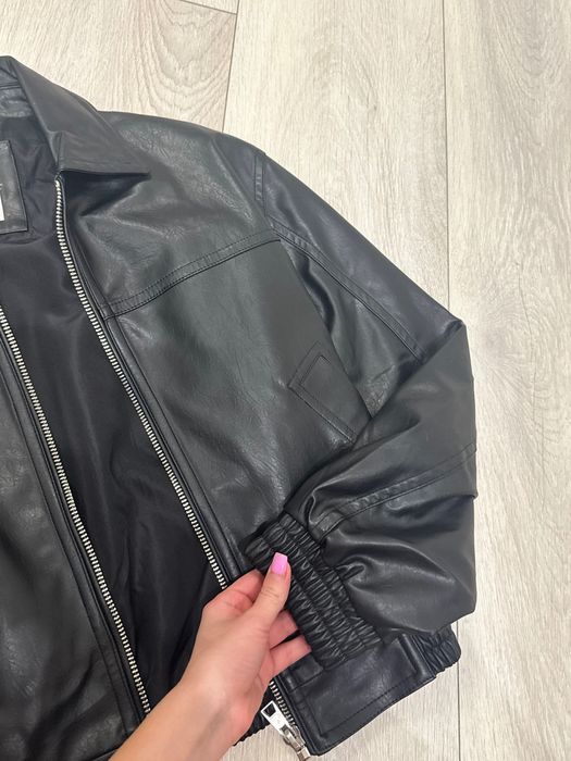Шкіряна куртка від Bershka