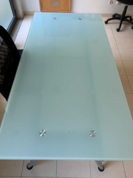 Secretária com tampo de vidro