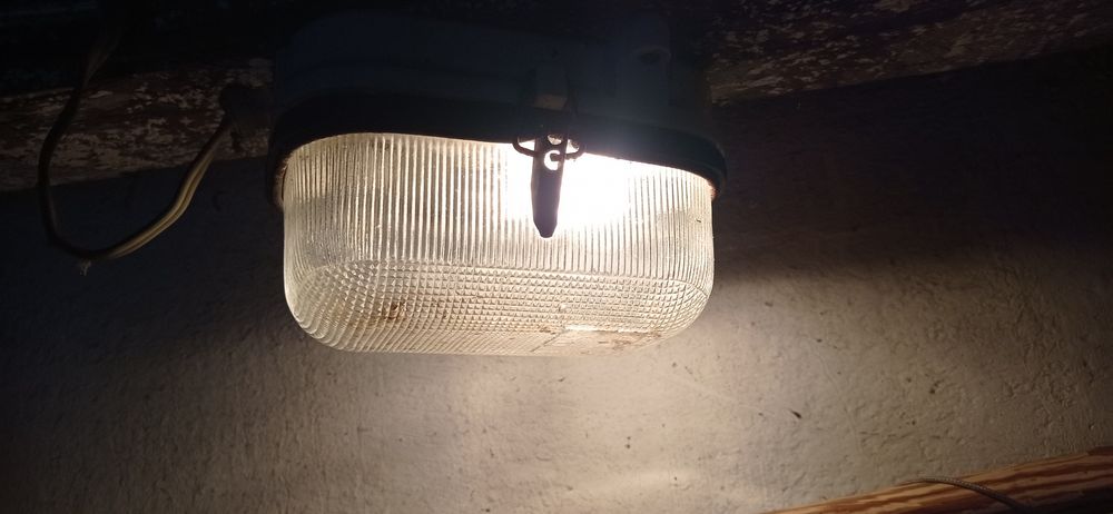 Lampa chermetyczna E27