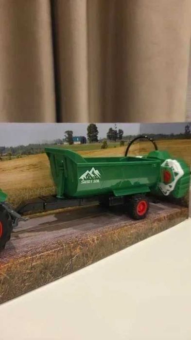 Traktor Zabawka Zdalnie Sterowany z Przyczepą Ciągnik na Pilot