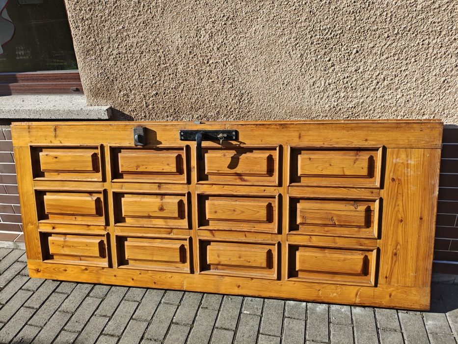 Drzwi zewnętrzne drewniane