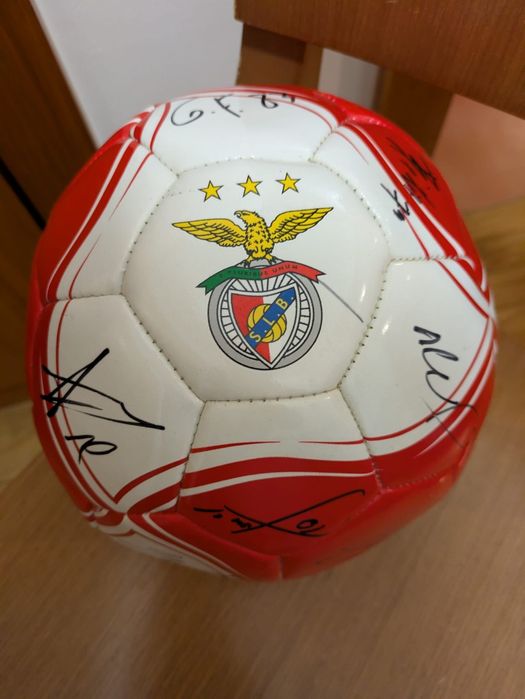 Bola benfica autografada
