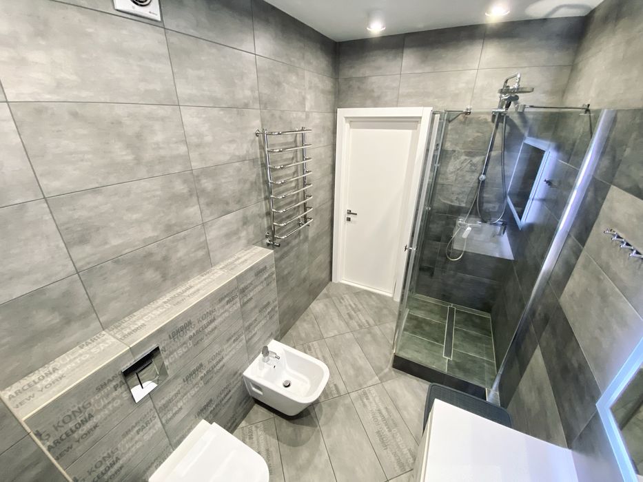 Найкраща трикімнатна квартира в центрі - Безключовий доступ!