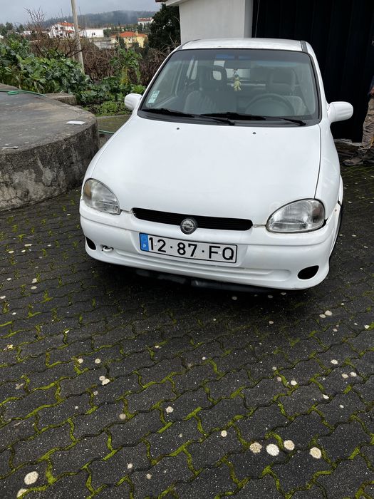 Corsa b em bom estado