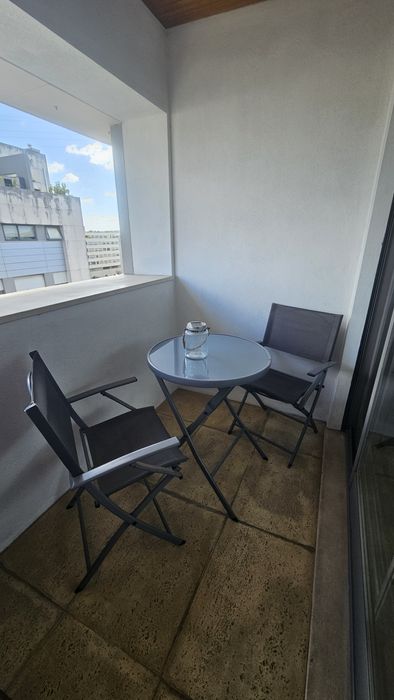 Mobiliário (mesa e cadeiras) de exterior