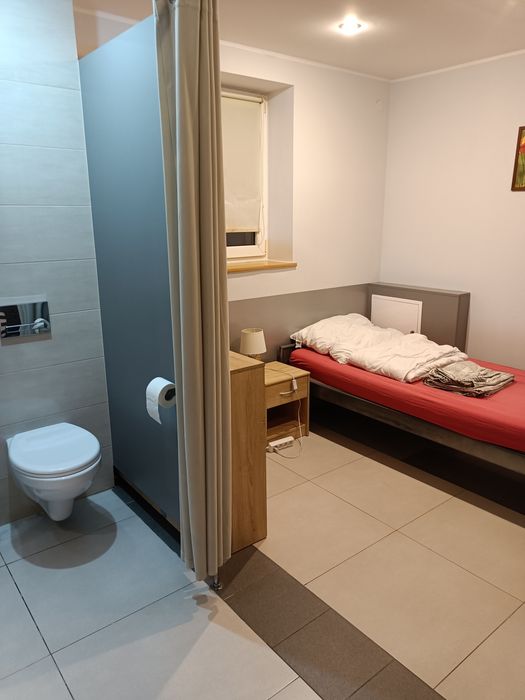 Wynajmę pokój jednoosobowy z łazienką