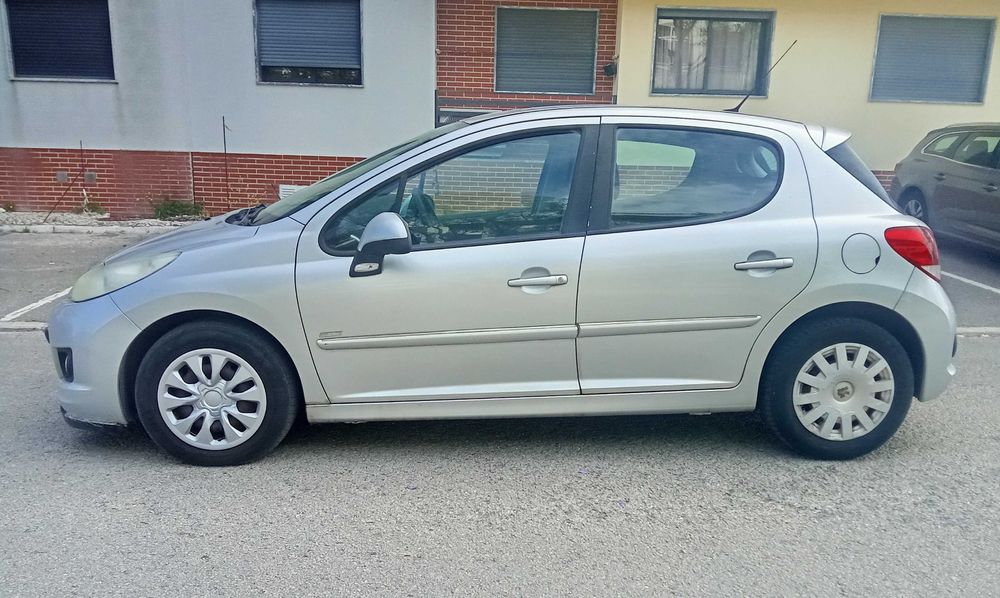 Peugeot 207 -5 Lugares Diesel 2010