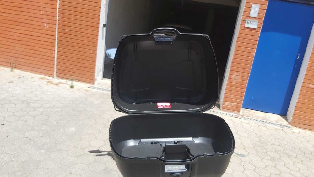 Honda NX500 de março 2025 só com 2.000 Km