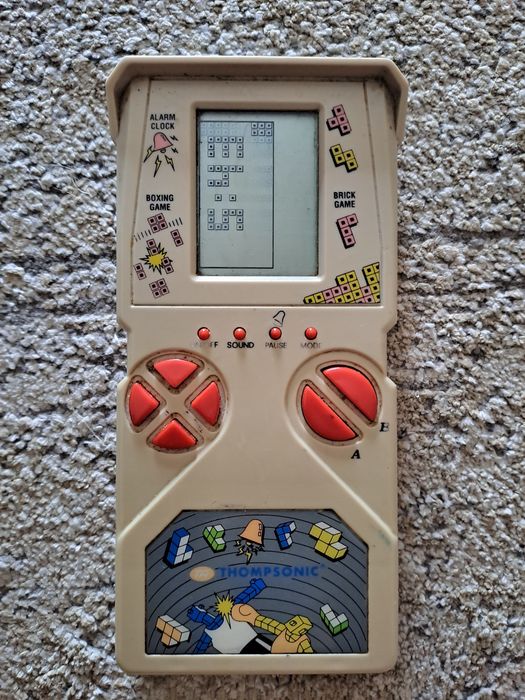 Ponadczasowa konsola GAME  BOY   Thompsonic. . Sprawna