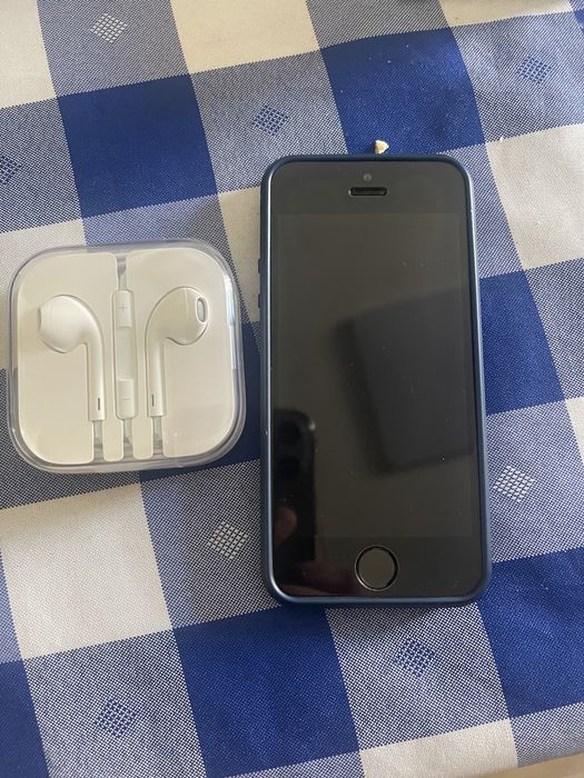 Iphone SE IOS 15 c/ novo + phones apple ainda por estrear