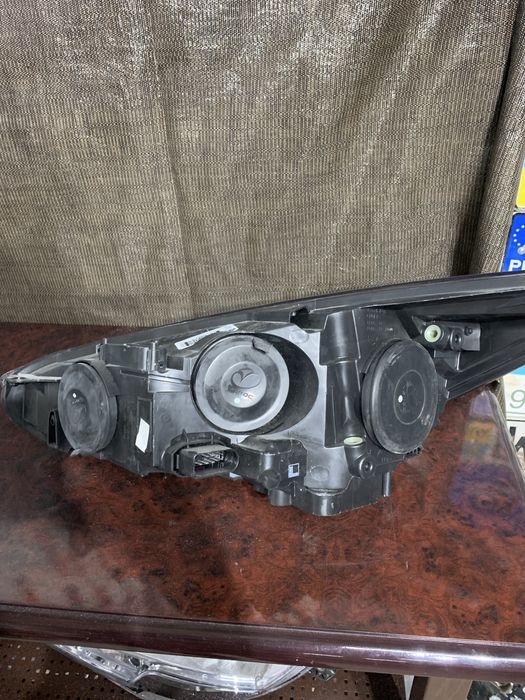 Ford focus st rs mk3 bi - xenon 14 фара права нова